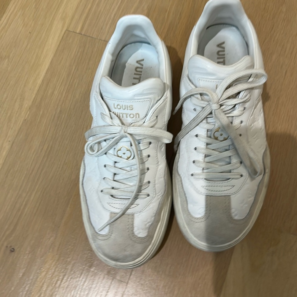 Louis Vuitton sneaker size 39
